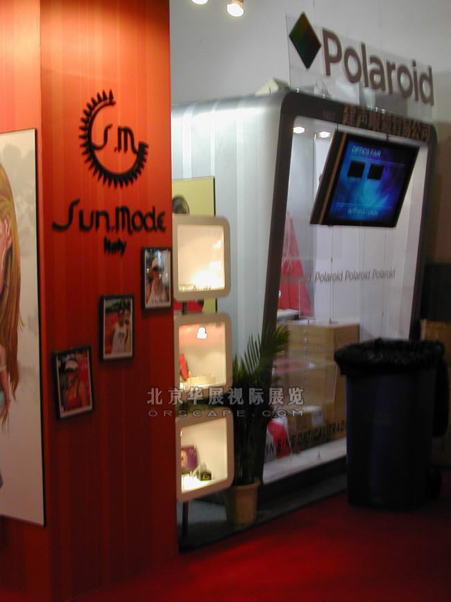 眼镜展柜制作_Polariod专卖店-2